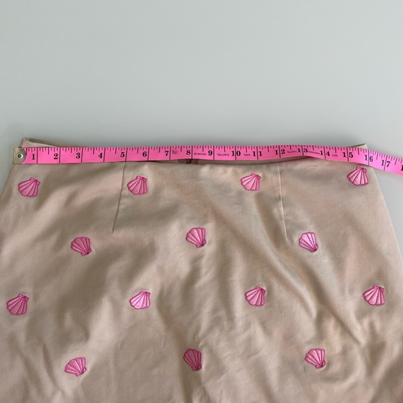 🐚Vintage Lilly Pulitzer. Rare mini skirt. Khaki with embossed pink shells. - Picture 7 of 7